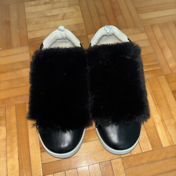 Fur shoes size 7 women’s from ardene - Picture 2 of 4